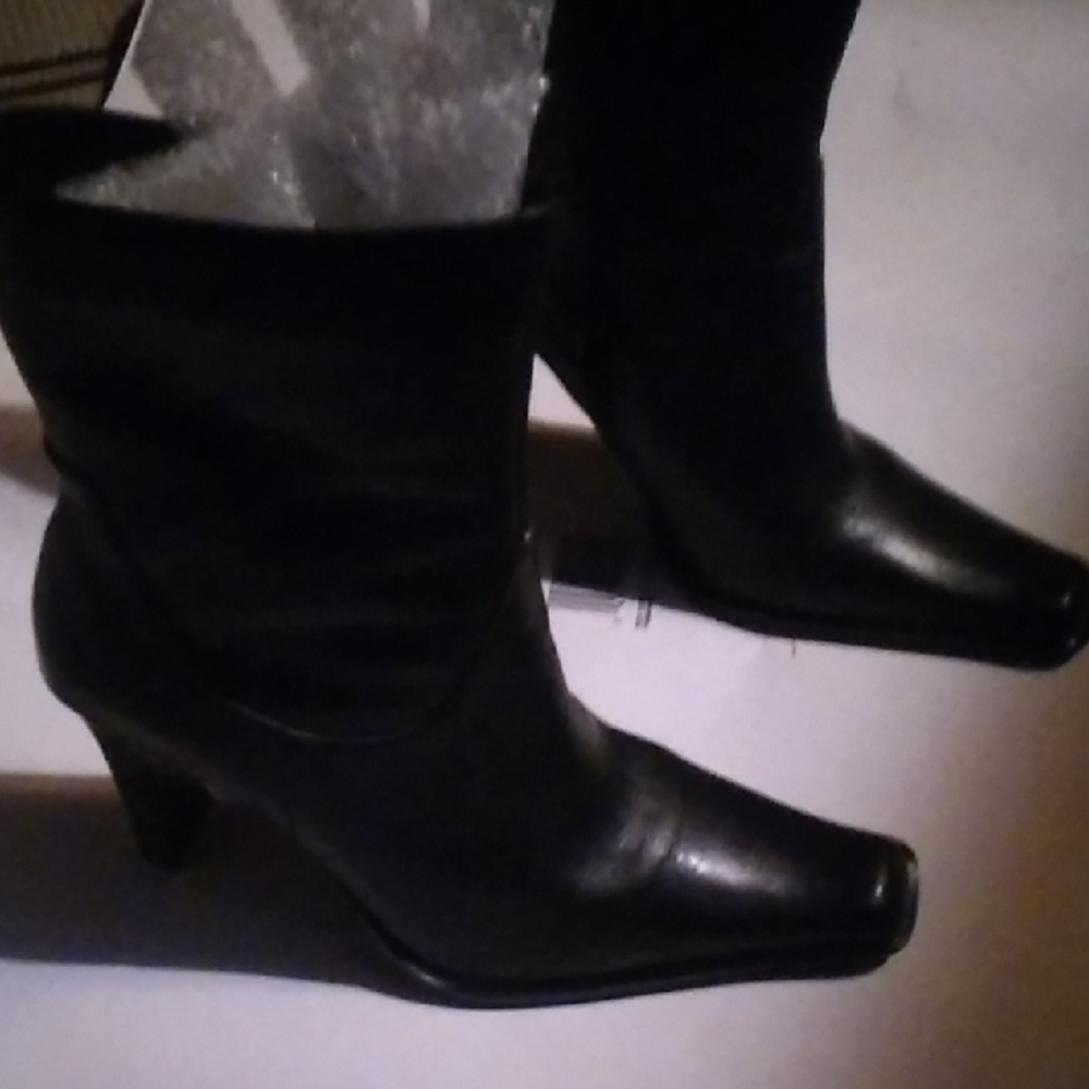 Elegant Black Heeled Boots for Women